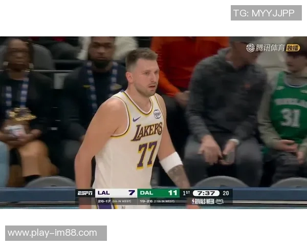 弗拉格巧妙制造东契奇犯规瞬间引发热议球迷直呼太戏剧化